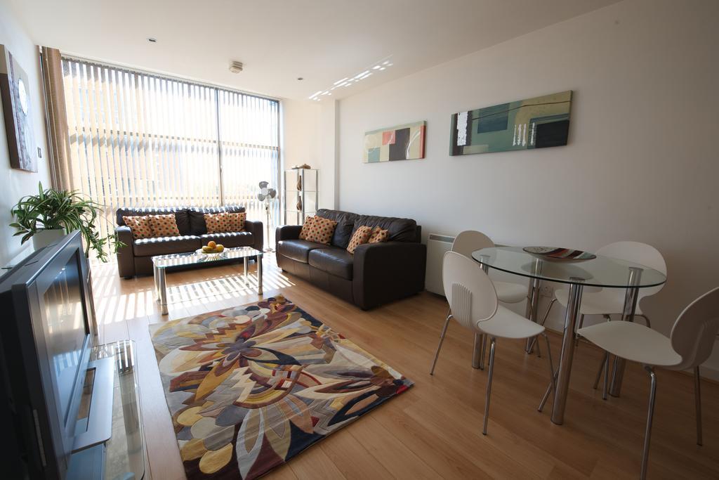 Stay Deansgate Apartments For 14 Nights Plus Манчестър Стая снимка