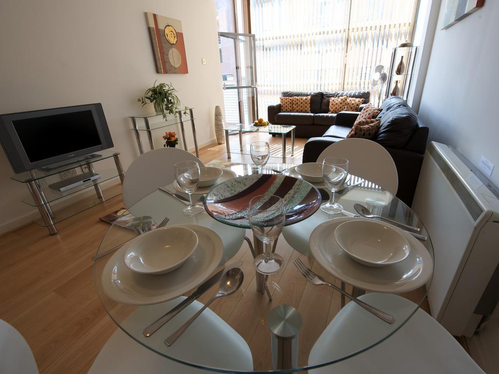 Stay Deansgate Apartments For 14 Nights Plus Манчестър Стая снимка
