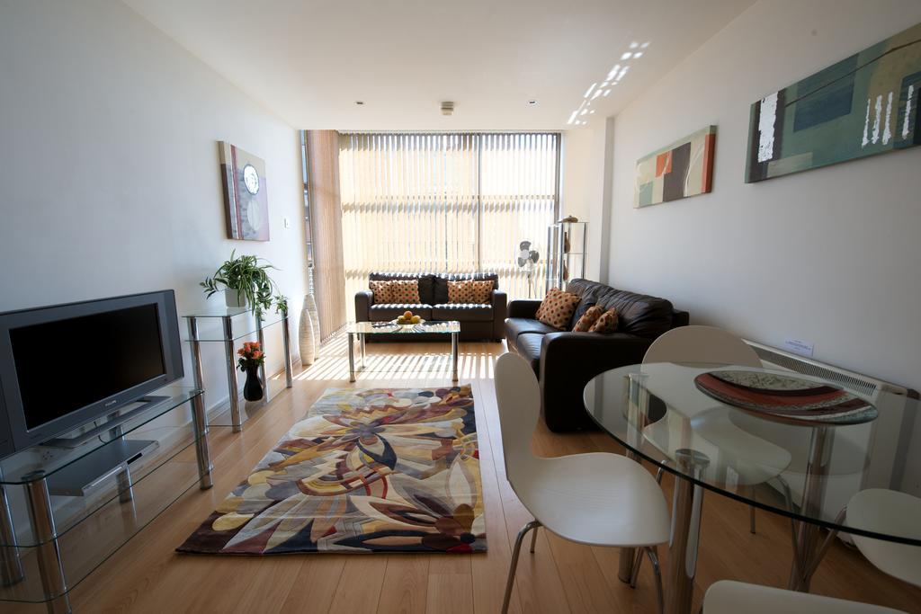 Stay Deansgate Apartments For 14 Nights Plus Манчестър Стая снимка